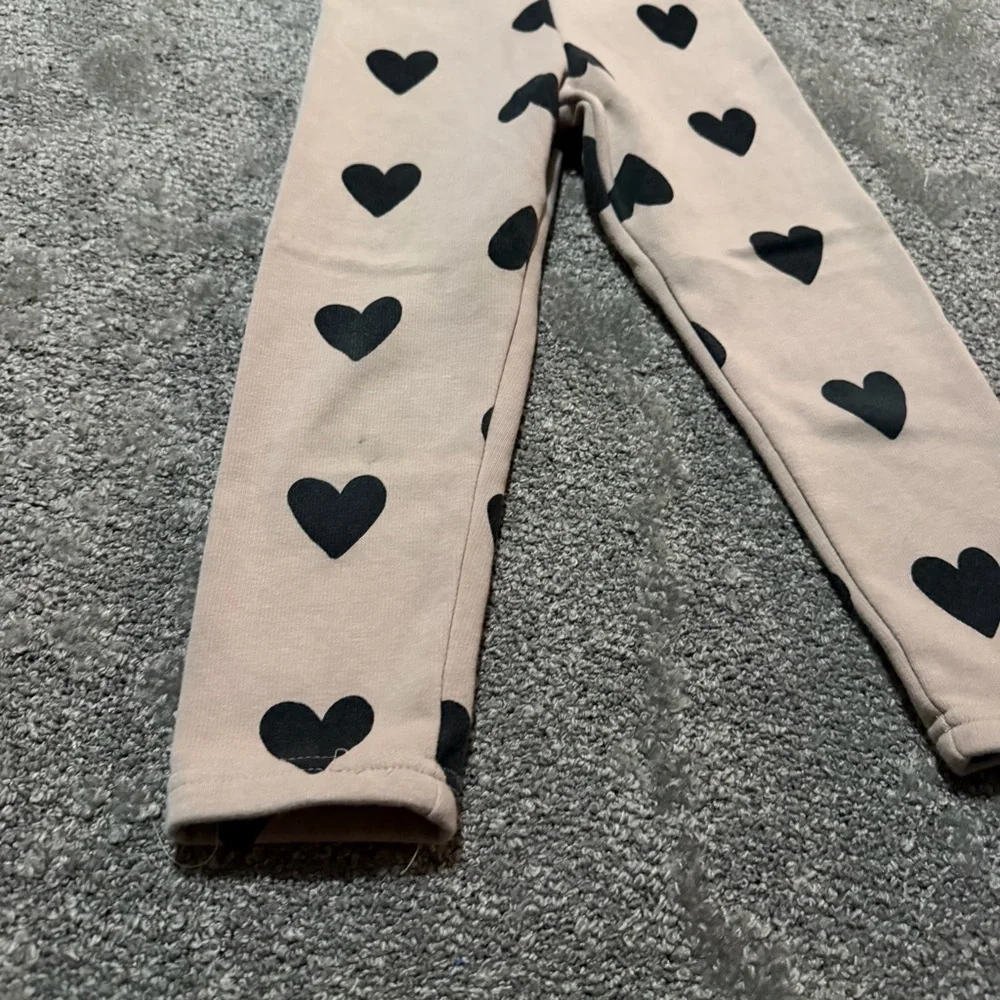 Carter’s 4T girls sweatpants with hearts‎ great condition